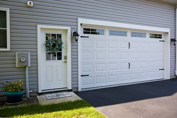 24/7 Emergency Garage Door Panel Replacement experts in Lake City, MN